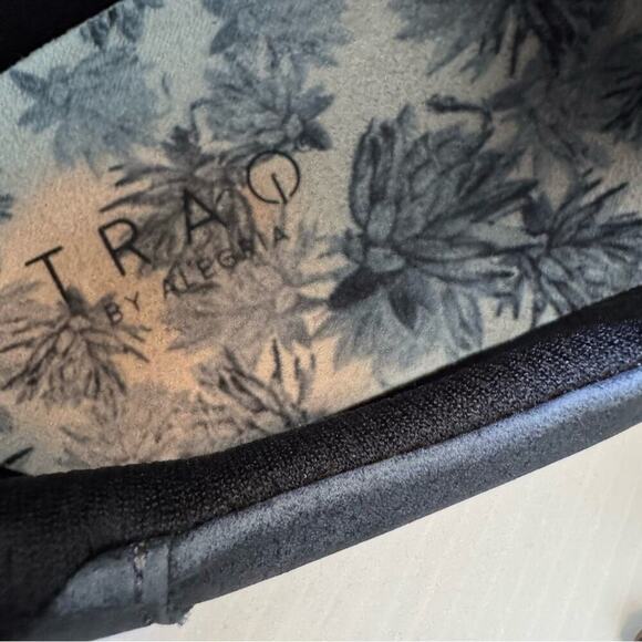 Traq by Alegria Eazee sneaker with zipper closure for easier on and off size 42 - Picture 7 of 9